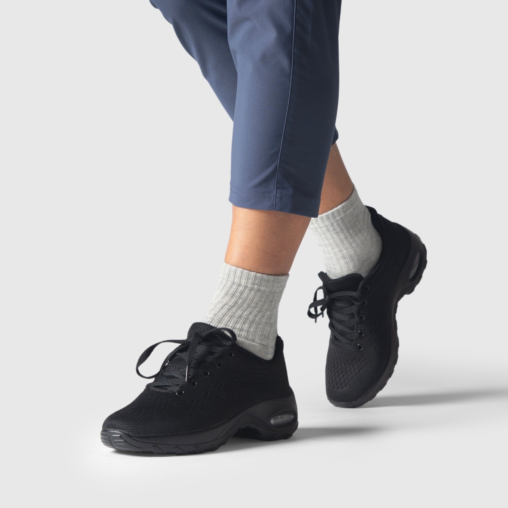 Bequeme Damen Turnschuhe aus Stretchmaterial – Atmungsaktive Sneaker in Schwarz mit Rutschfester Sohle und Breiter Zehenbox 1